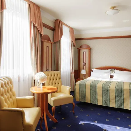 Fuerstenhof ホテル 4*