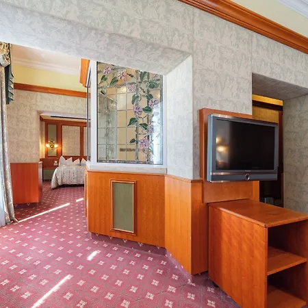 Fuerstenhof ホテル 4*